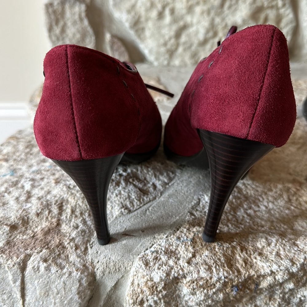 Joan & David red suede heels - Picture 3 of 6